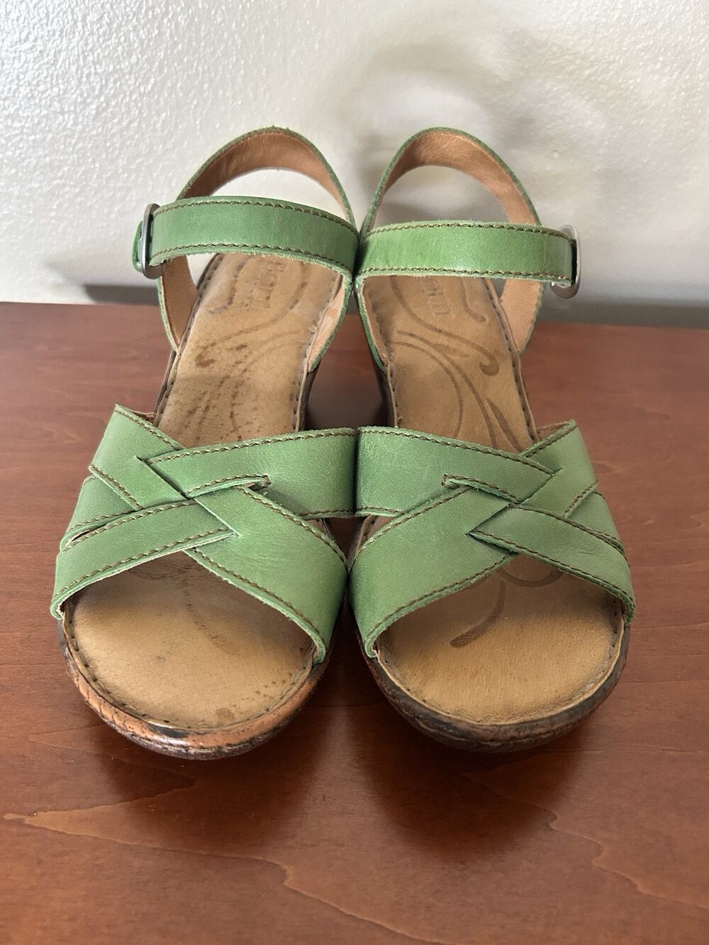 Born Women's Green Leather Strappy Ankle Strap Sandals Buckle Size 8 EU 39